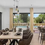 Chiara, Neubau-ferienhaus Pula-sisan Βίλα