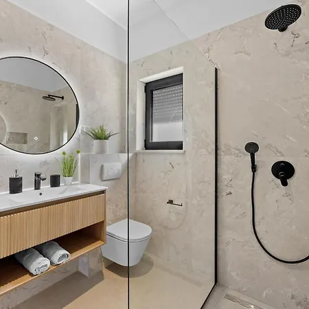 Chiara, Neubau-ferienhaus Pula-sisan Willa Šišan