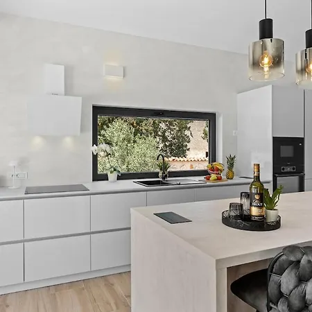 Chiara, Neubau-ferienhaus Pula-sisan Villa *