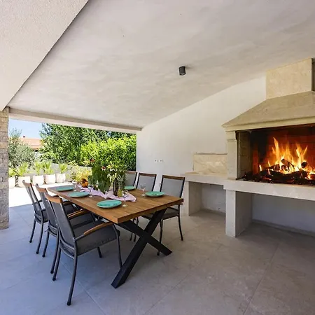 Chiara, Neubau-ferienhaus Pula-sisan Willa