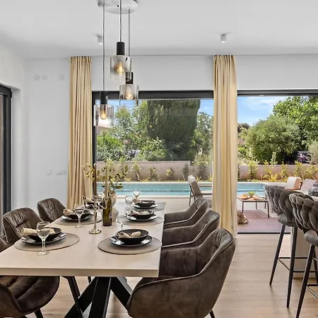 Chiara, Neubau-ferienhaus Pula-sisan Villa