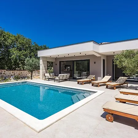 Chiara, Neubau-ferienhaus Pula-sisan Villa Šišan