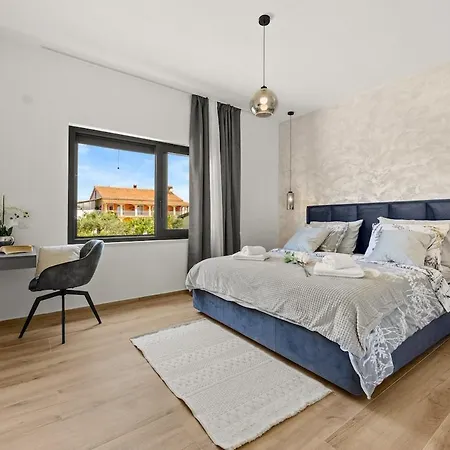 Chiara, Neubau-ferienhaus Pula-sisan Šišan