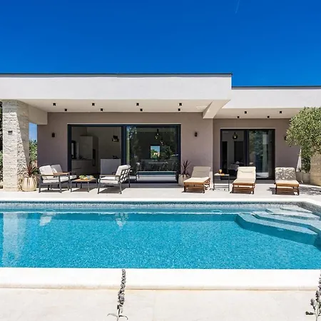 Chiara, Neubau-ferienhaus Pula-sisan Villa Šišan