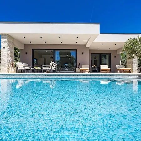 Chiara, Neubau-ferienhaus Pula-sisan Villa Šišan
